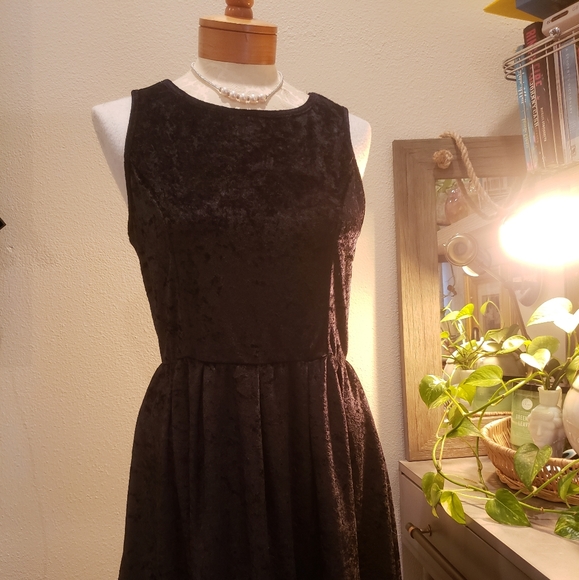 Crushed Black Velvet Sleeveless dress Sz LARGE - Picture 3 of 9
